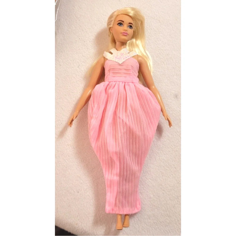 Curvy Barbie Doll Blonde Blue Eyes You Can Be Anything Doctor Includes 2 Outfits